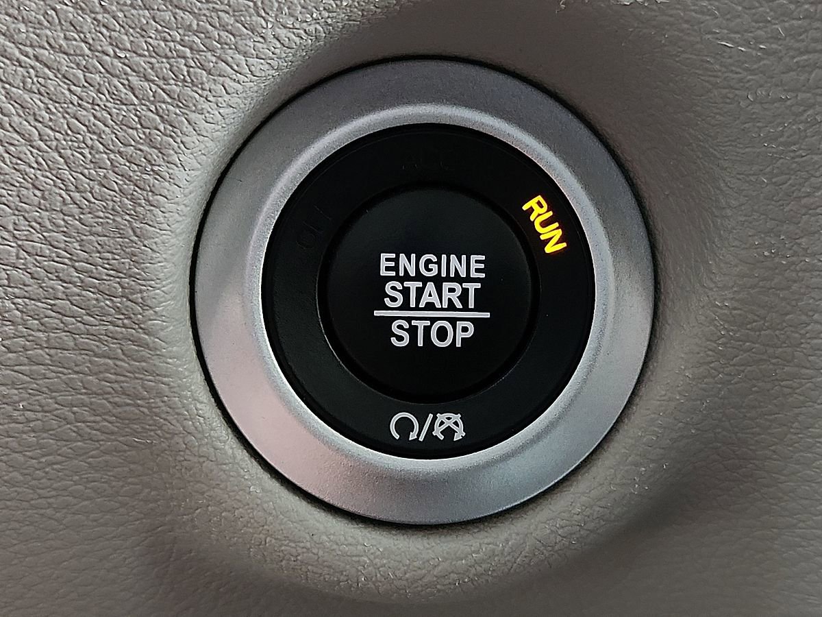 Used 2024 Chrysler Voyager LX image 9