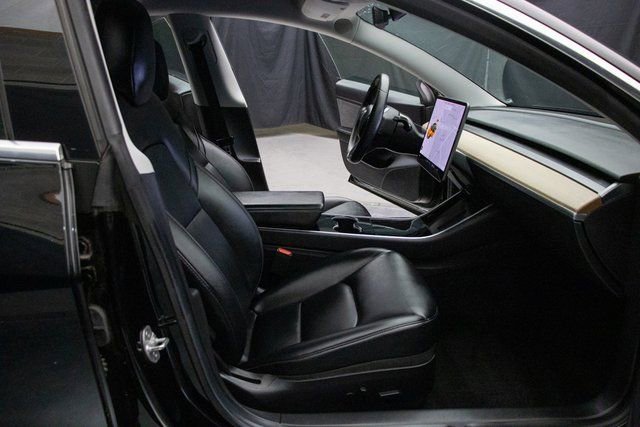 Used 2019 Tesla Model 3 Mid Range image 17
