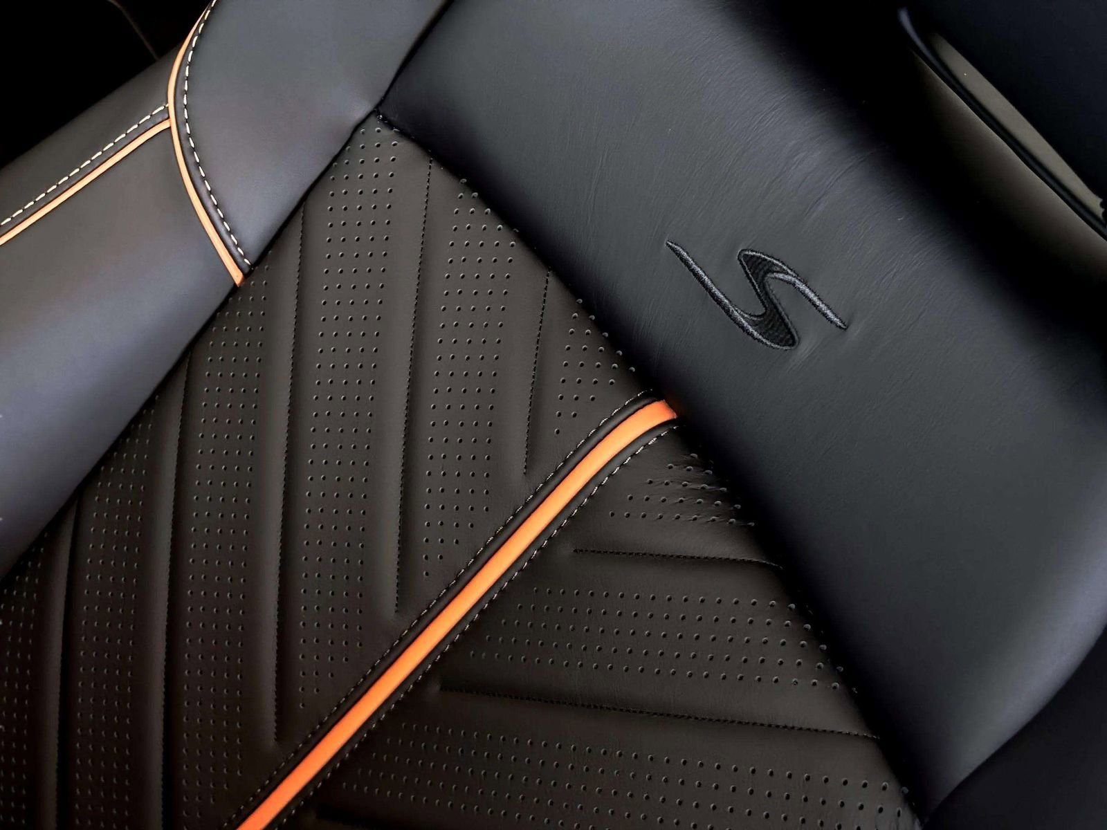 New 2026 Aston Martin V8 Vantage S image 21