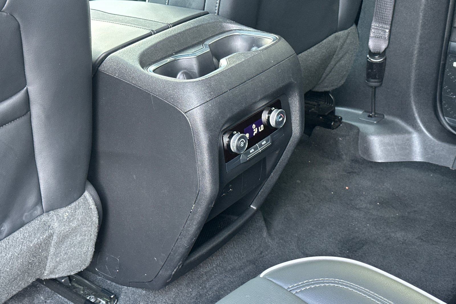 Used 2025 Buick Enclave Preferred image 15