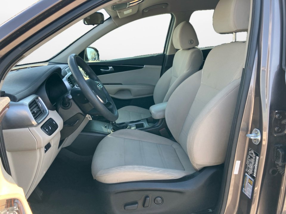 Used 2019 Kia Sorento FWD V6 image 11