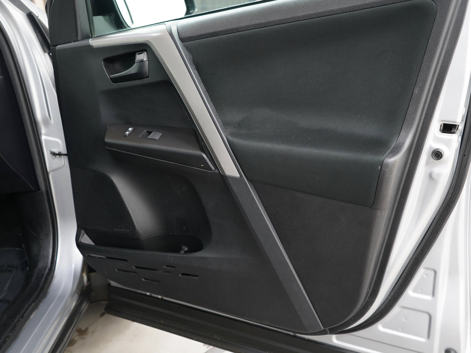 Used 2017 Toyota RAV4 LE w/ All Weather Liner Package AWD/4WD image 9