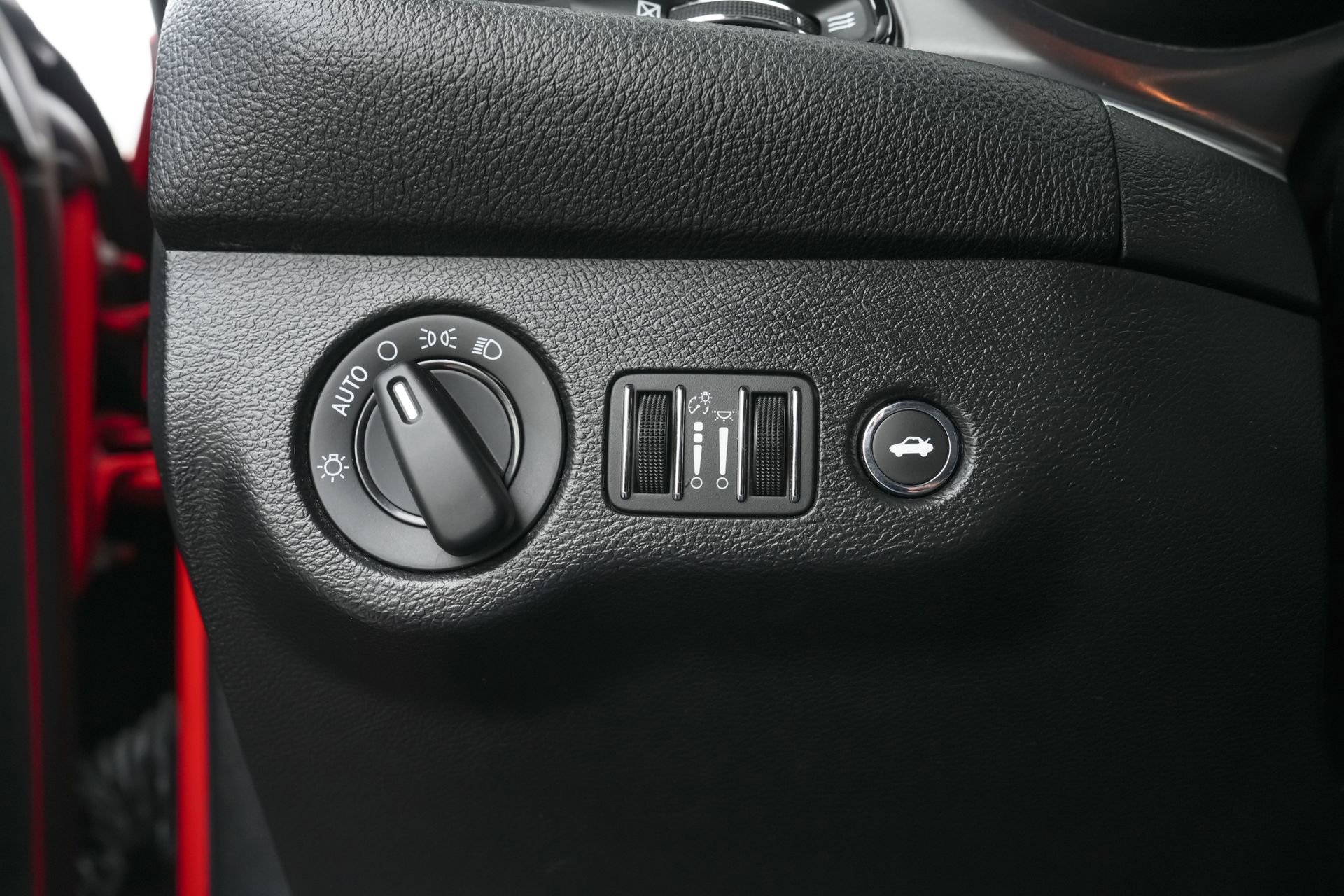 Used 2019 Dodge Challenger SXT image 19