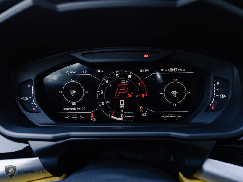 Used 2025 Lamborghini Urus SE AWD/4WD image 13