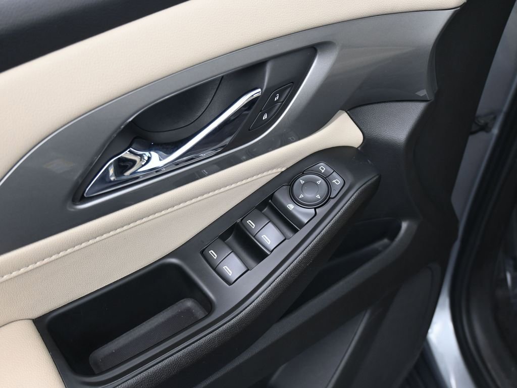 Used 2023 Chevrolet Traverse LS image 16