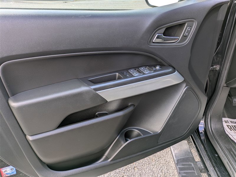 Used 2022 Chevrolet Colorado LT w/ LT Convenience Package image 17