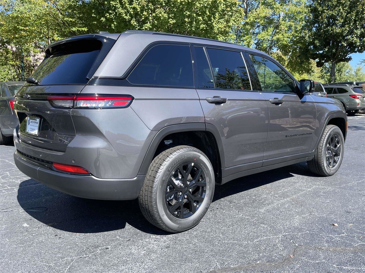 New 2025 Jeep Grand Cherokee Altitude image 9
