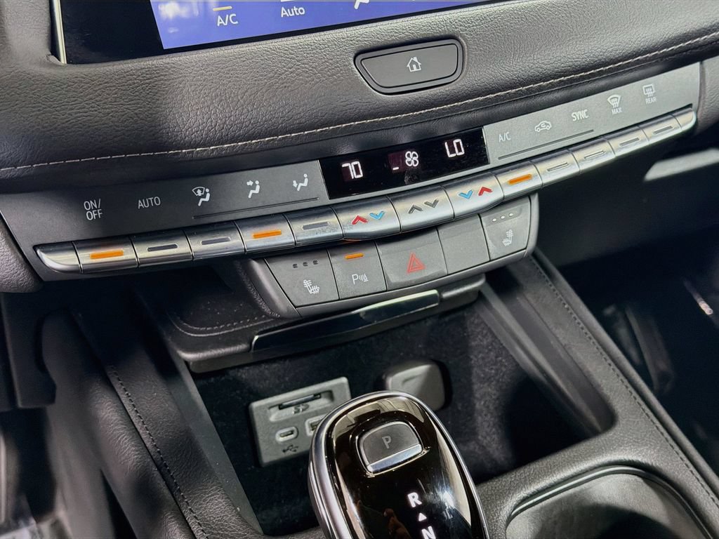 Used 2022 Cadillac XT4 Premium Luxury w/ Safety Alert Package AWD/4WD image 17