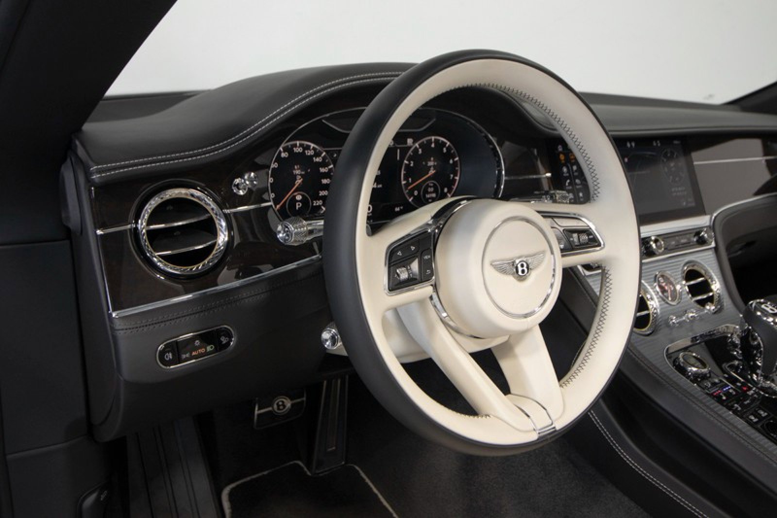 Used 2021 Bentley Continental GT image 23