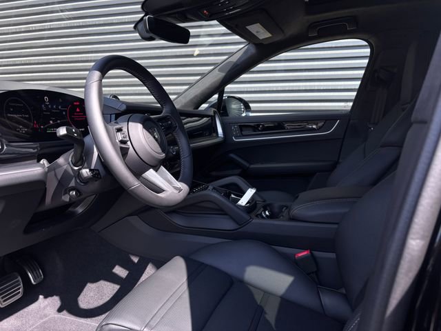 New 2026 Porsche Cayenne Turbo image 4