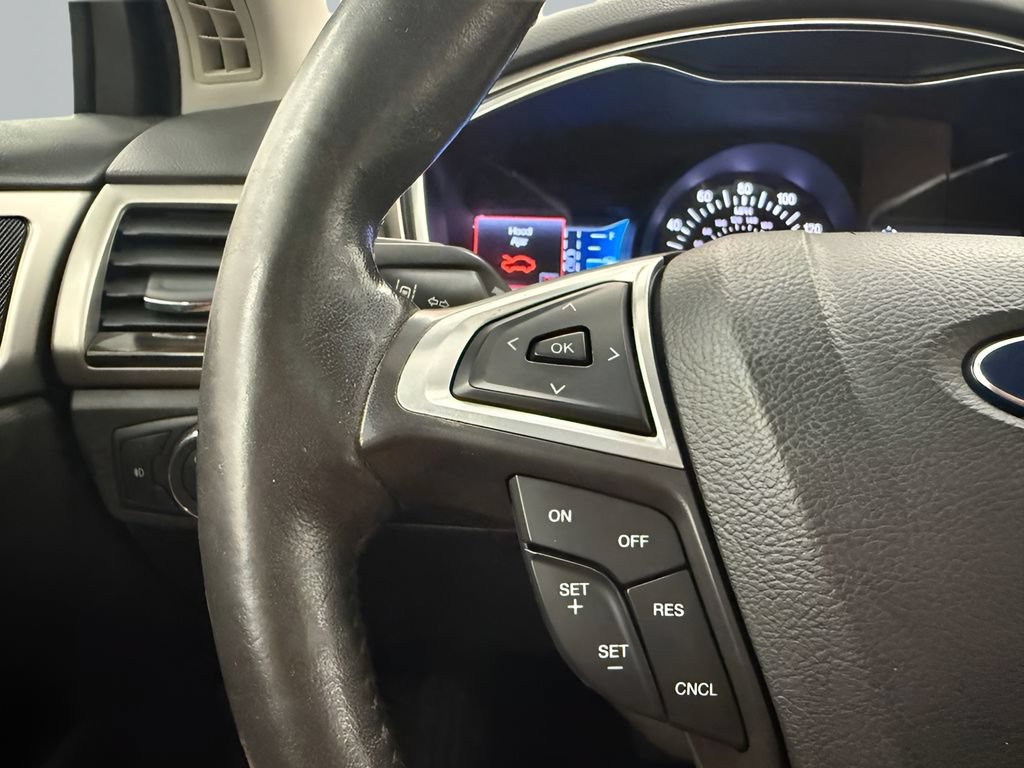 Used 2015 Ford Fusion SE w/ Equipment Group 202A FWD image 16