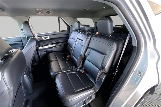 Used 2023 Ford Explorer XLT w/ Equipment Group 202A AWD/4WD image 16