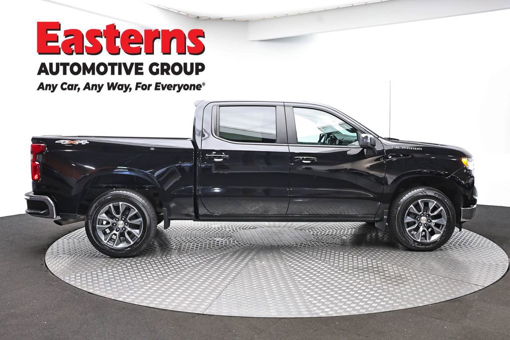 Used 2024 Chevrolet Silverado 1500 LT AWD/4WD image 3
