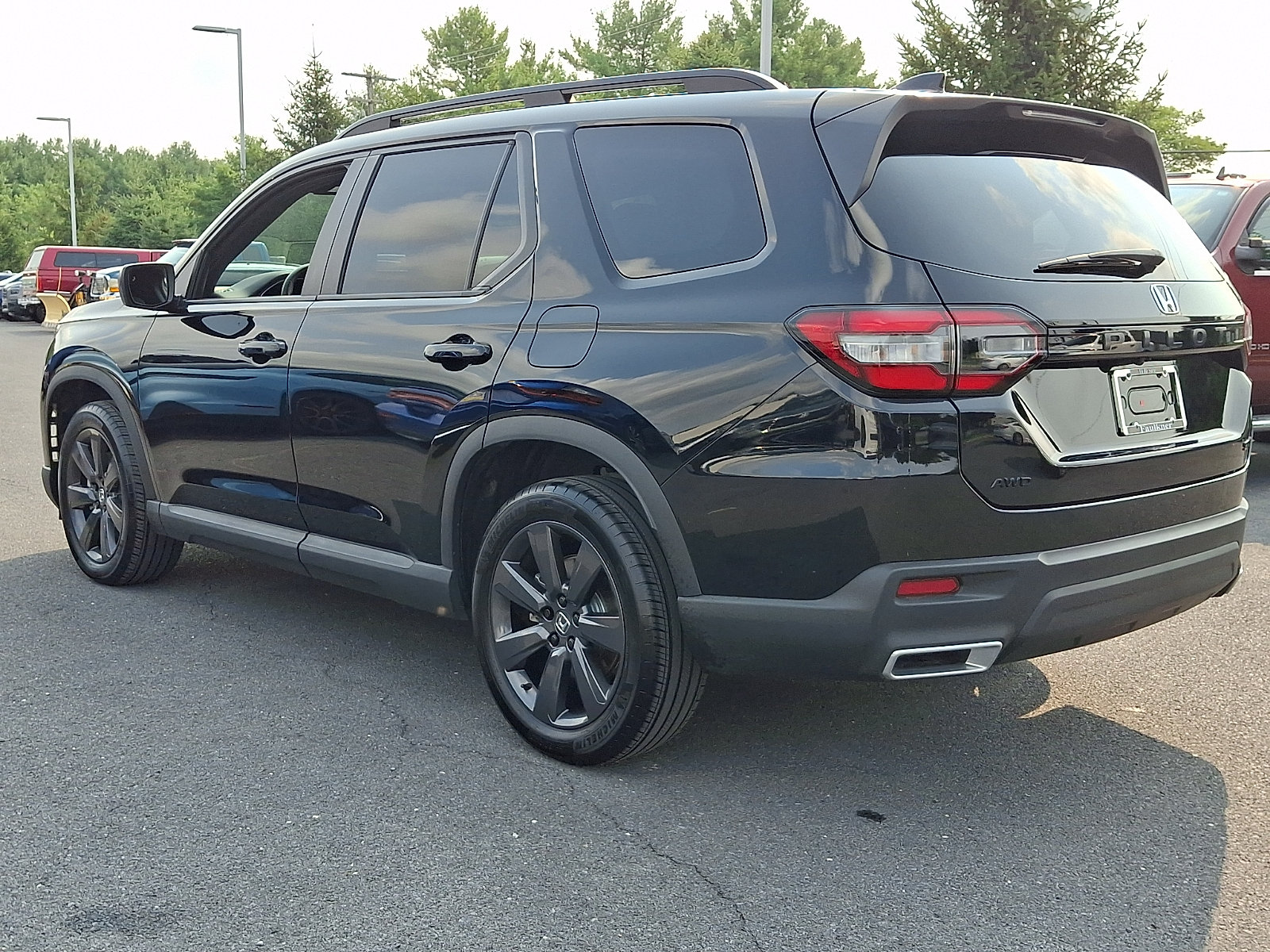 Used 2025 Honda Pilot Sport image 4