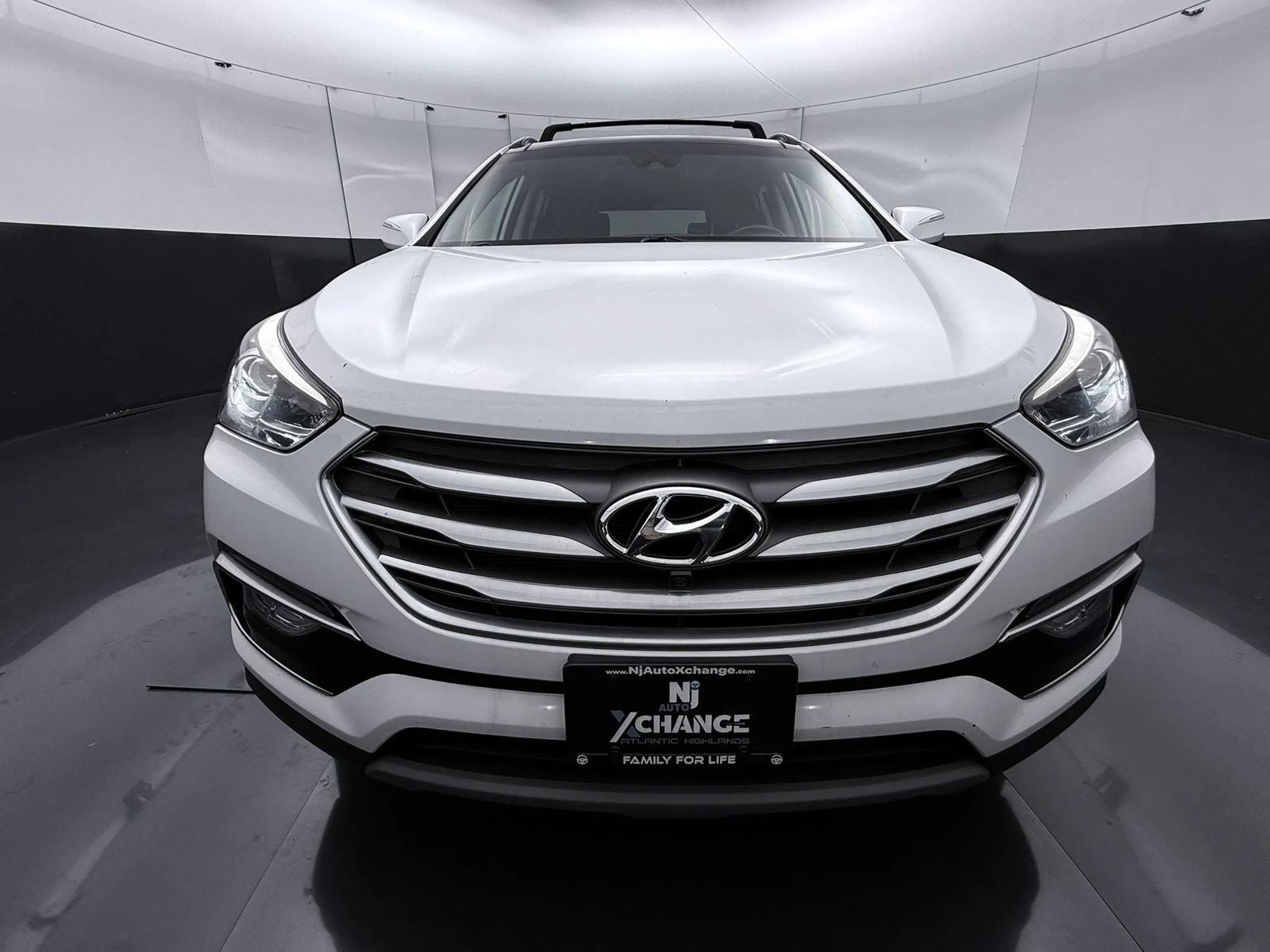 Used 2018 Hyundai Santa Fe Sport w/ 2.0T Ultimate Tech Package 05 AWD/4WD image 2