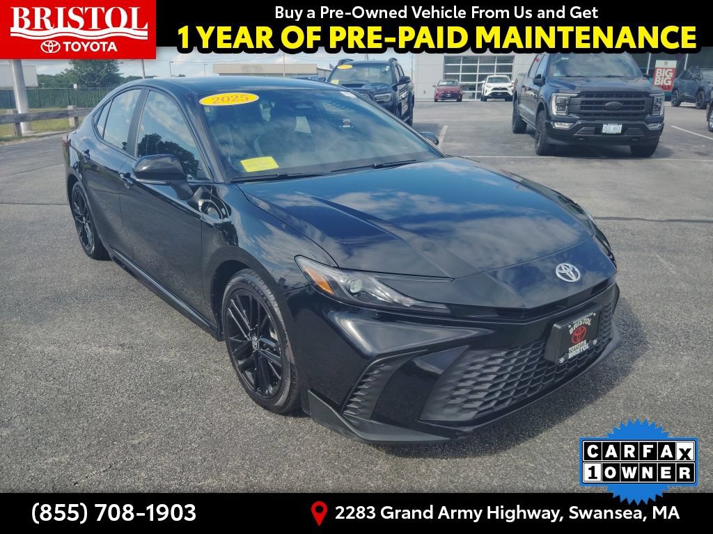 Used 2025 Toyota Camry SE FWD image 1