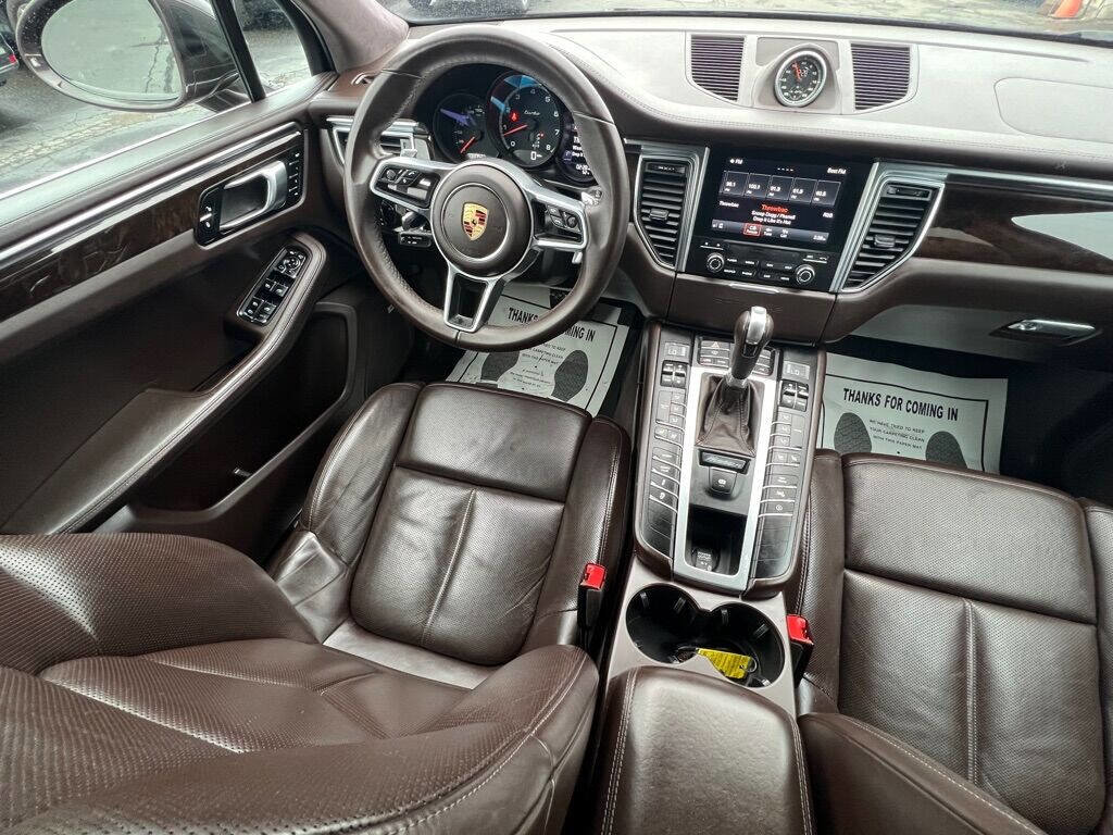 Used 2017 Porsche Macan Turbo image 20