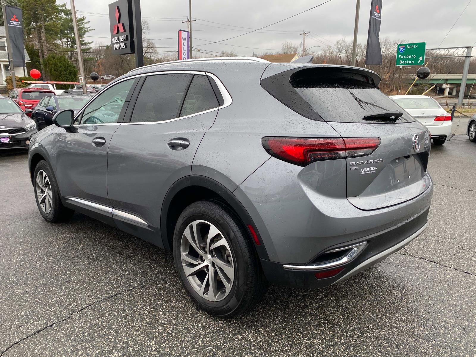 Used 2021 Buick Envision Essence image 3