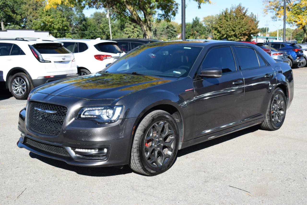 Used 2018 Chrysler 300 S w/ 300S Premium Group 2 AWD/4WD image 2