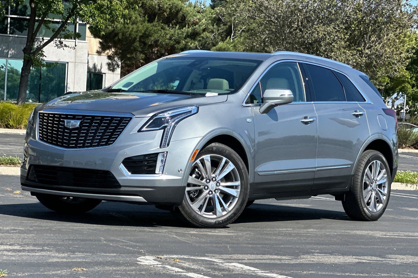Used 2023 Cadillac XT5 Premium Luxury w/ Technology Package AWD/4WD image 9