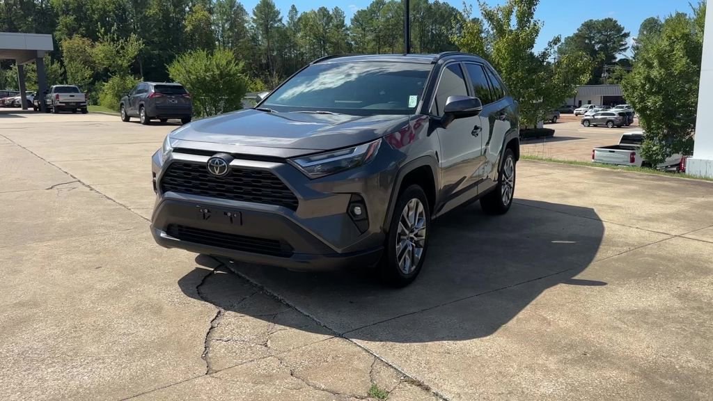 Used 2022 Toyota RAV4 XLE Premium image 2