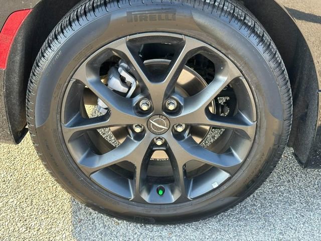 Used 2025 Chrysler Pacifica Limited image 6