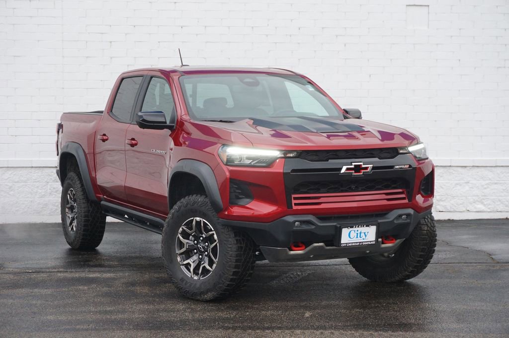 Used 2025 Chevrolet Colorado ZR2 w/ Technology Package AWD/4WD image 2