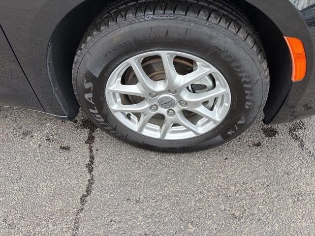 Used 2023 Chrysler Pacifica Touring-L image 43