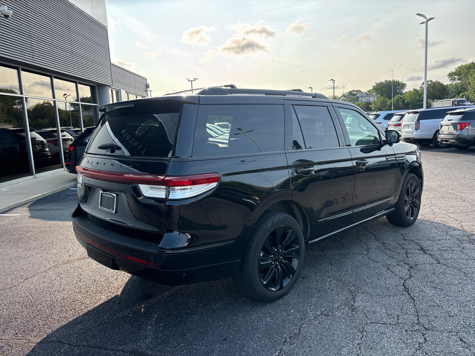 Certified 2023 Lincoln Navigator Reserve AWD/4WD image 7
