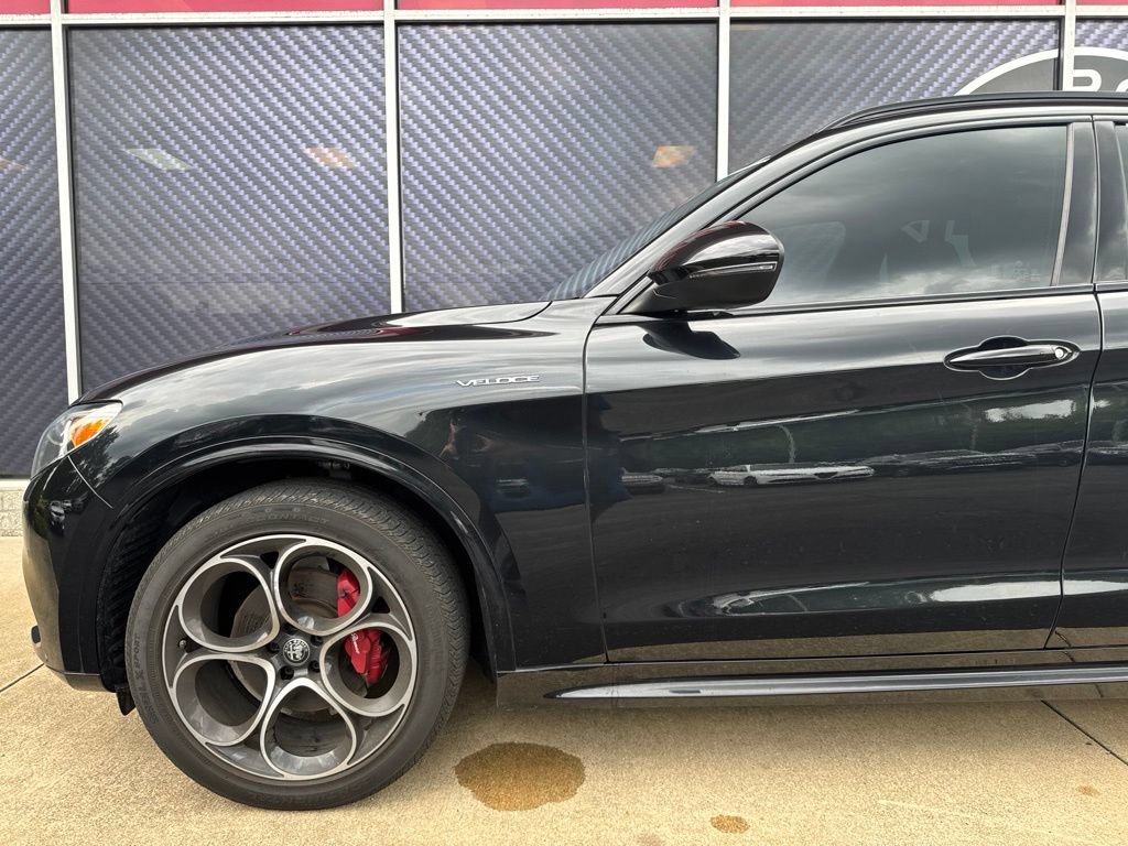 Used 2023 Alfa Romeo Stelvio Veloce AWD/4WD image 16