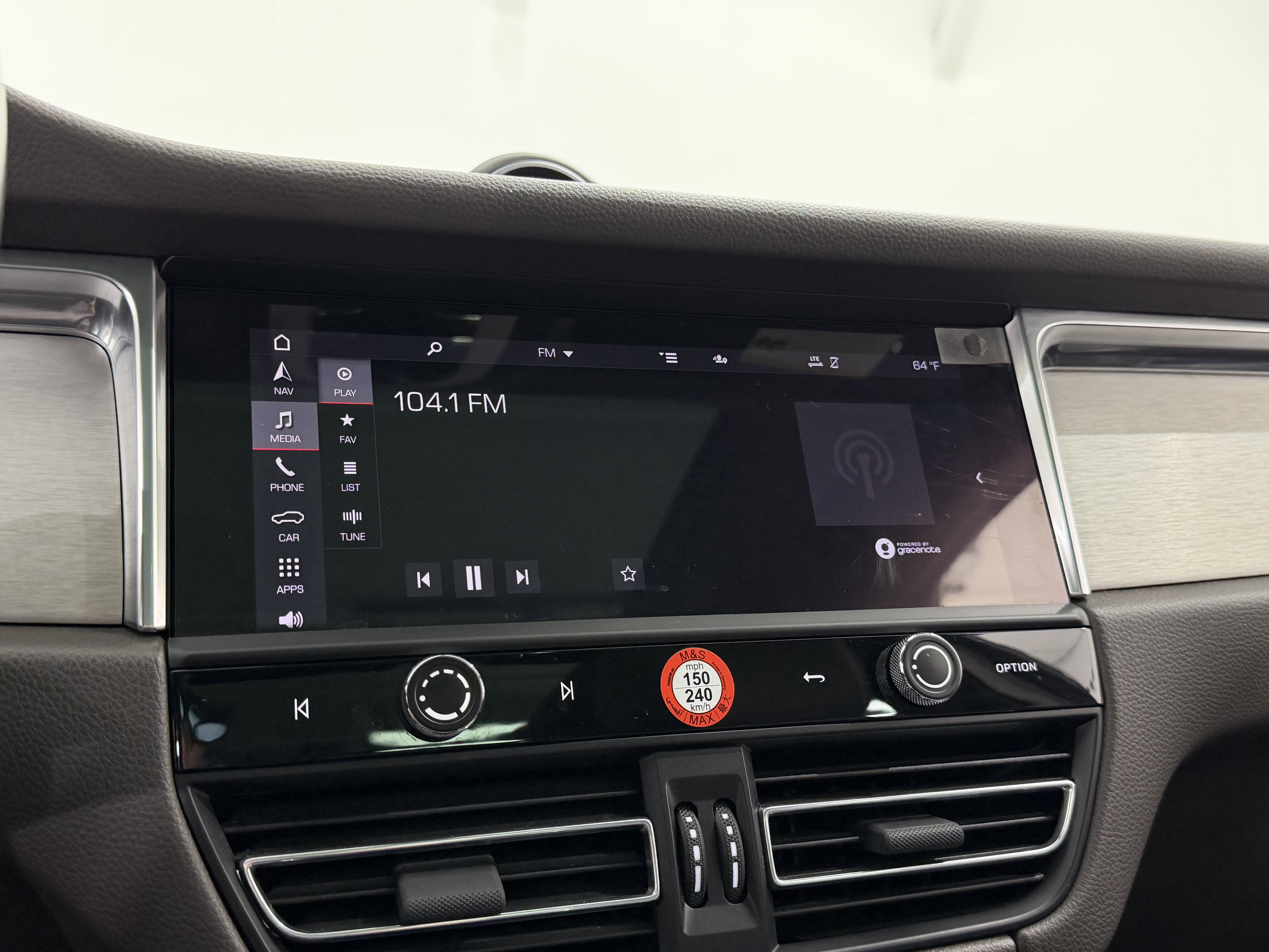 Certified 2023 Porsche Macan image 43