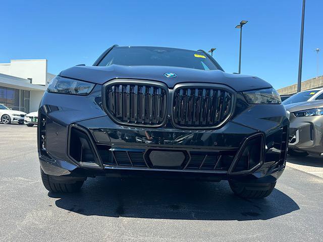 New 2026 BMW X5 xDrive50e w/ M Sport Package AWD/4WD image 2