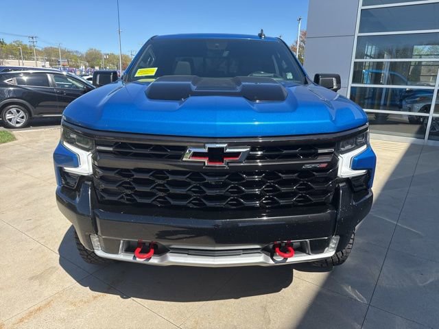 Used 2023 Chevrolet Silverado 1500 ZR2 w/ Technology Package AWD/4WD image 2