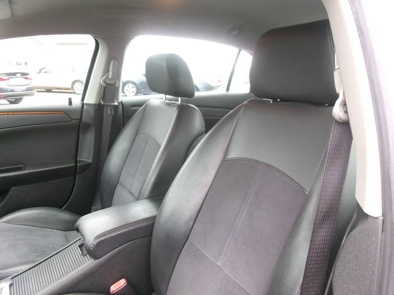 Used 2009 Chevrolet Malibu LT FWD image 12