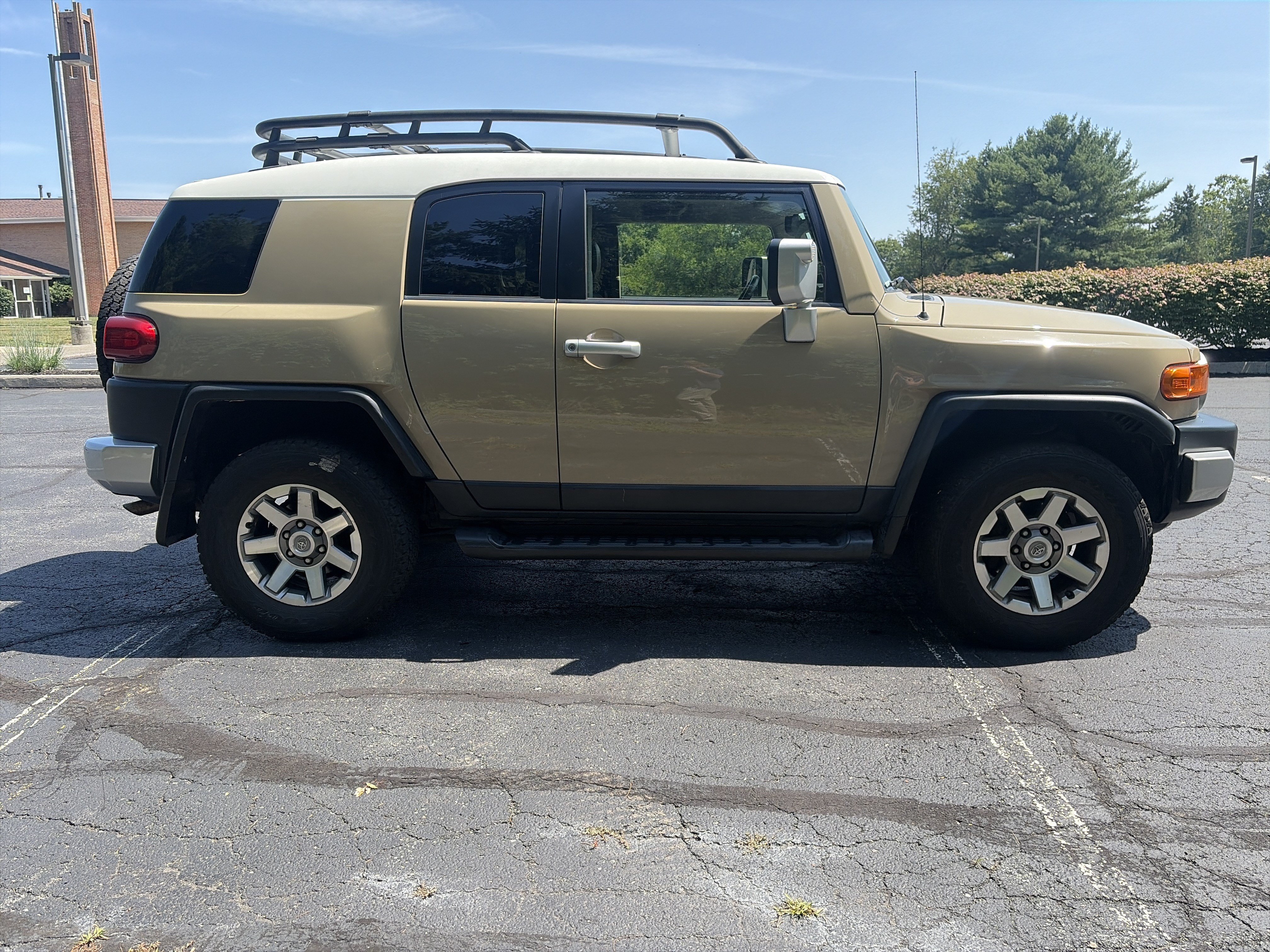 Used 2014 Toyota FJ Cruiser 4WD w/ Upgrade Package image 4