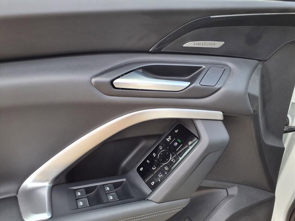 Used 2025 Audi Q5 Premium Plus w/ Premium Plus image 13