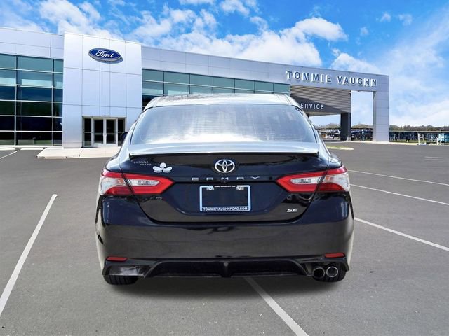 Used 2018 Toyota Camry SE w/ Convenience Package image 3