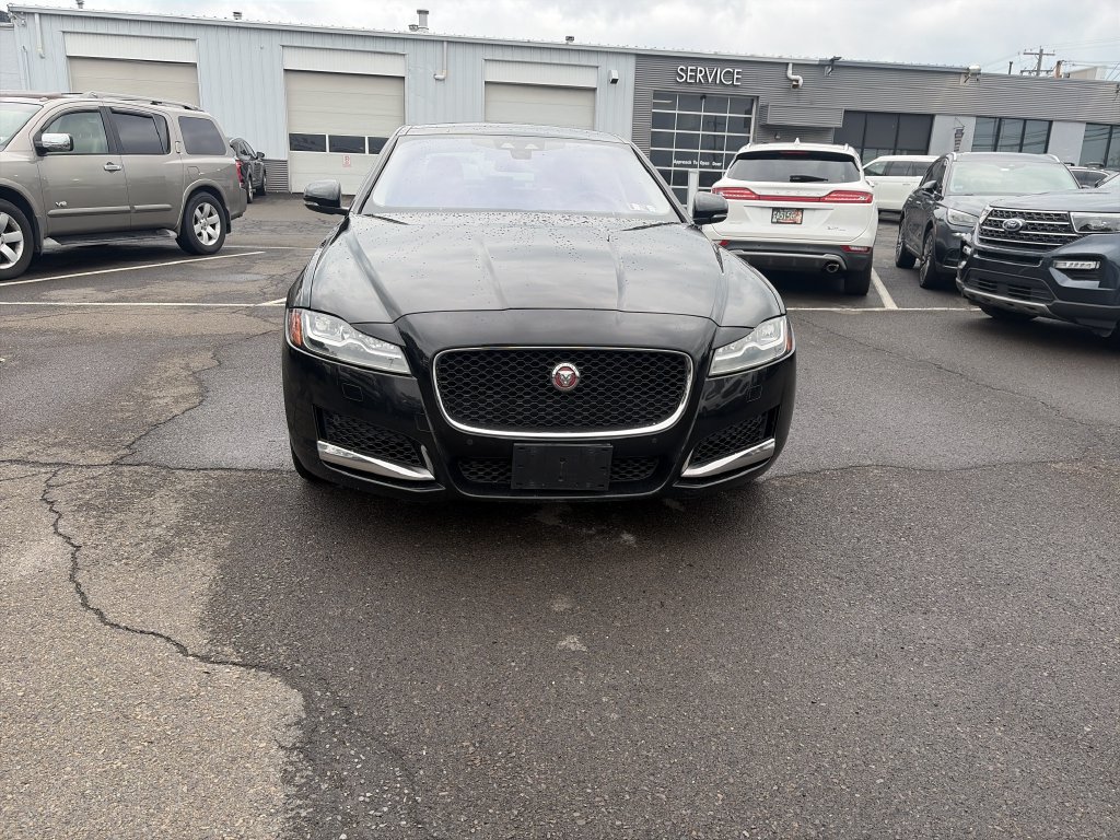 Used 2017 Jaguar XF Prestige AWD/4WD image 12
