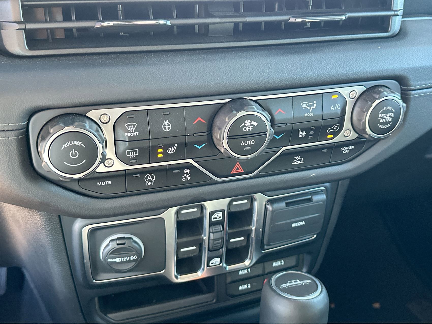 New 2024 Jeep Gladiator Sport AWD/4WD image 19