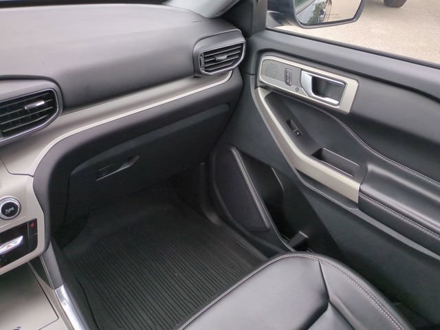 Certified 2023 Ford Explorer XLT w/ Equipment Group 202A RWD image 17