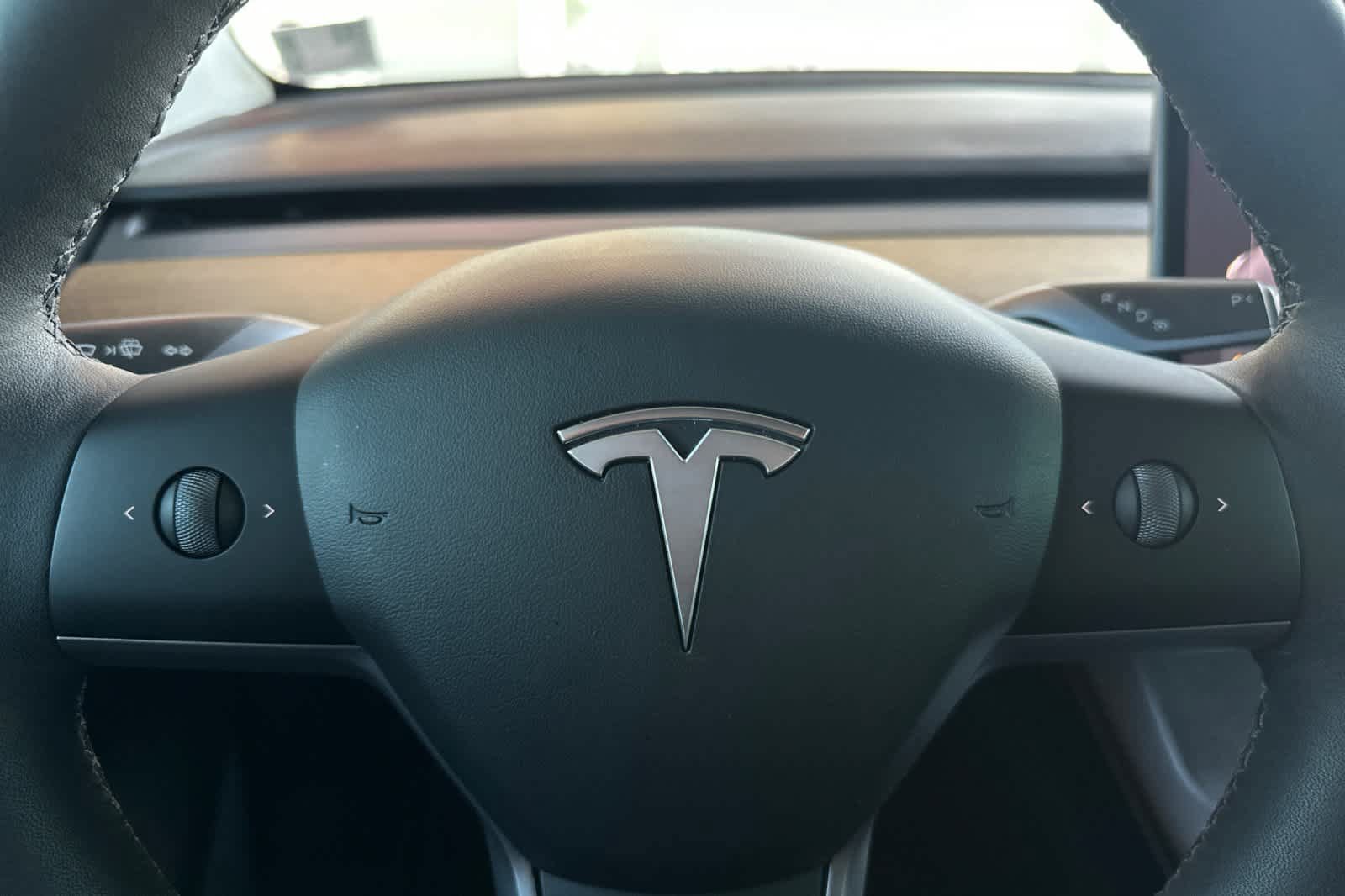 Used 2021 Tesla Model Y Long Range AWD/4WD image 25