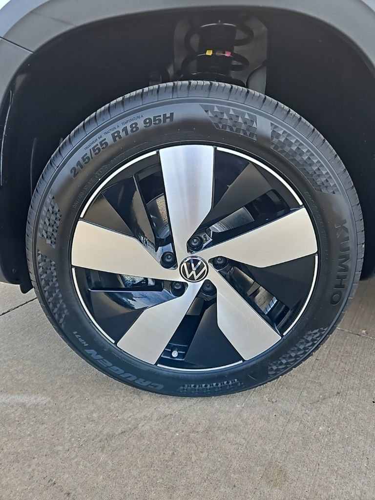 New 2026 Volkswagen Taos S image 9