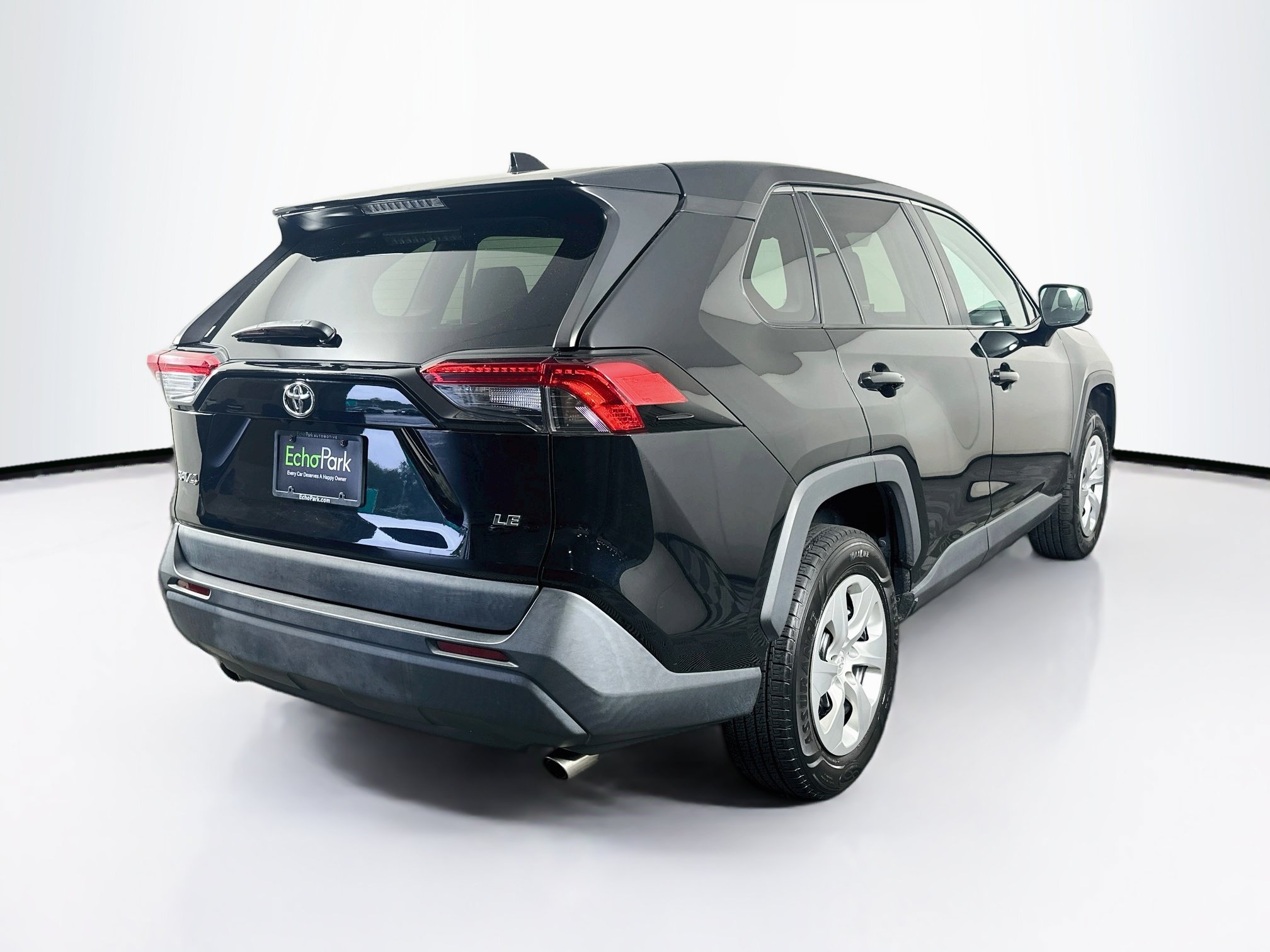 Used 2022 Toyota RAV4 LE FWD image 9