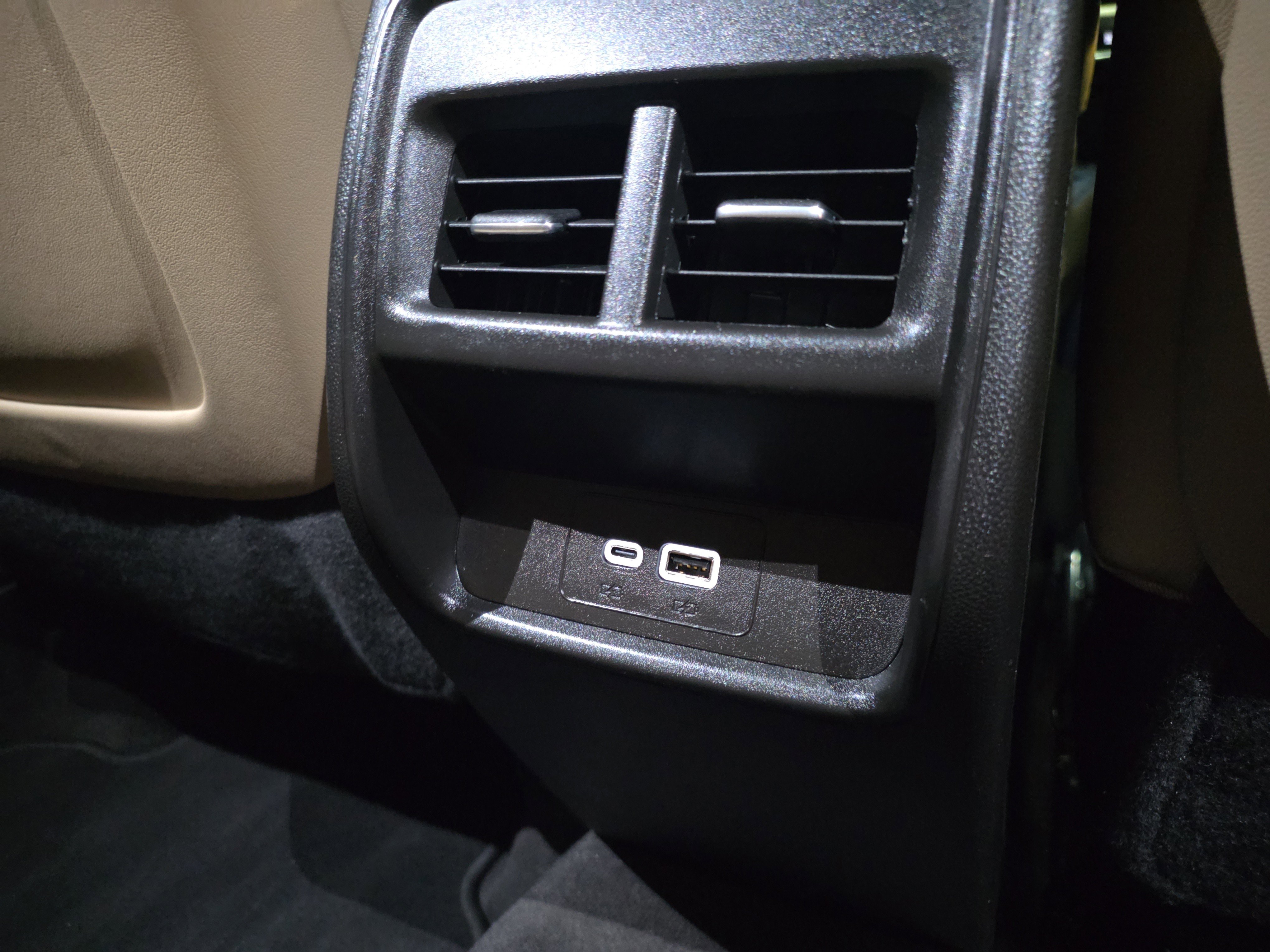 Used 2025 Cadillac XT4 Premium Luxury image 32