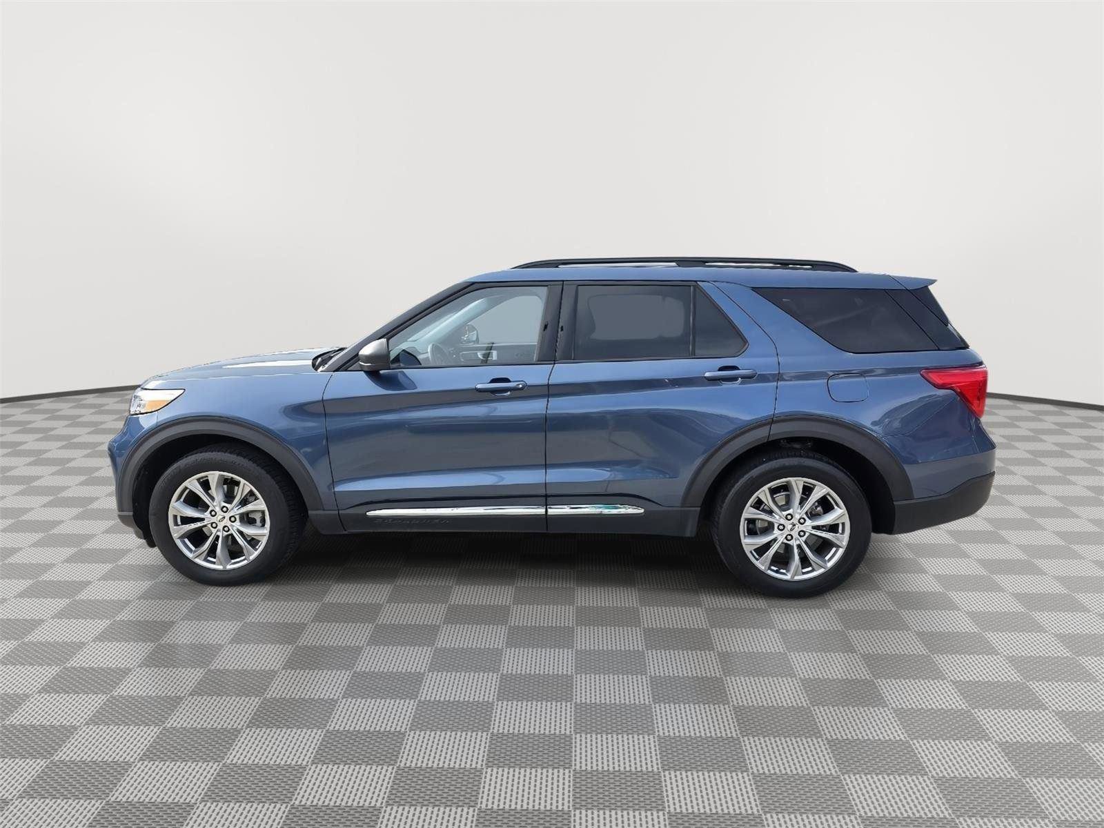 Used 2020 Ford Explorer XLT w/ Equipment Group 202A image 9