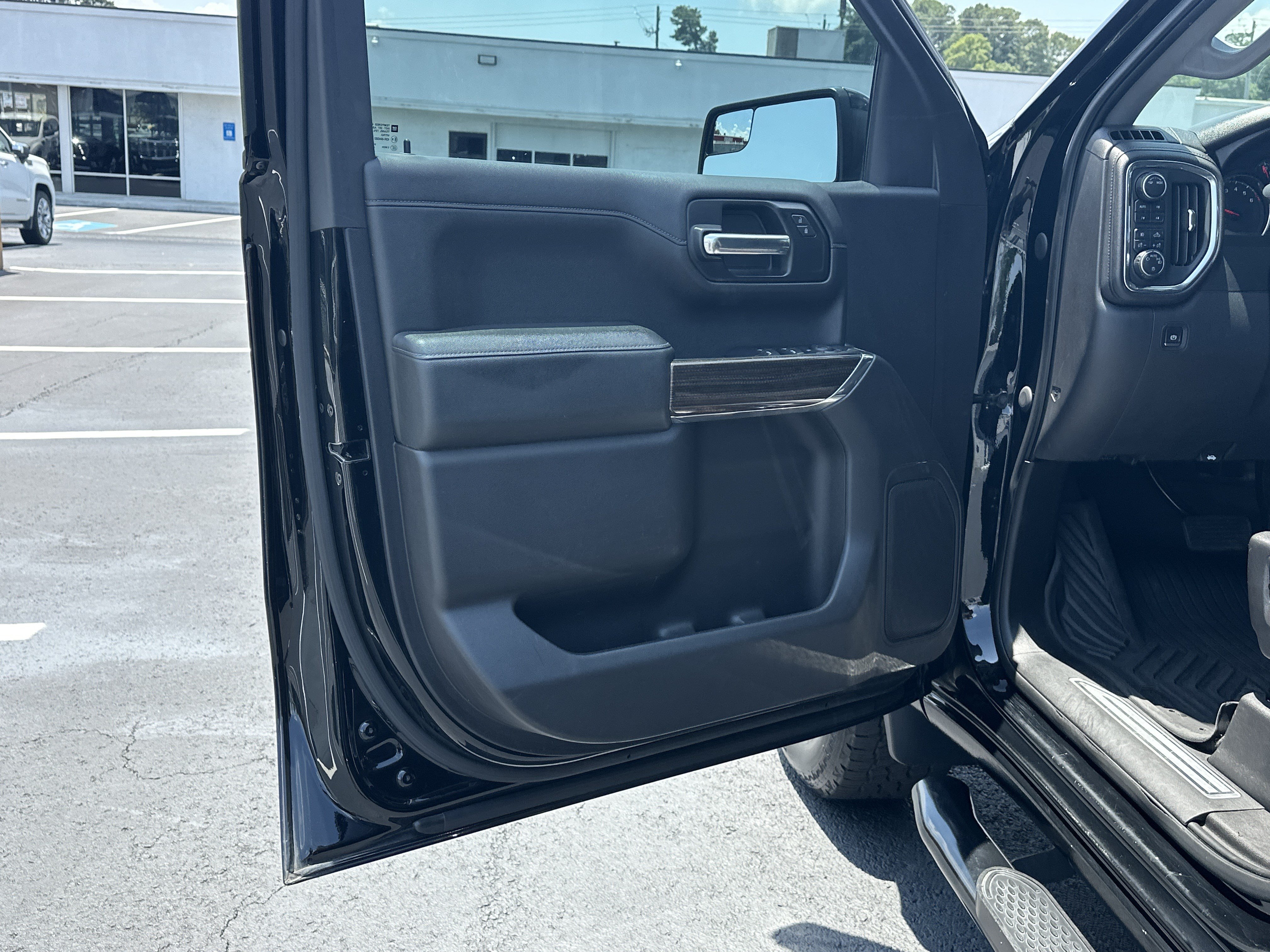 Used 2020 Chevrolet Silverado 1500 LT Trail Boss AWD/4WD image 10