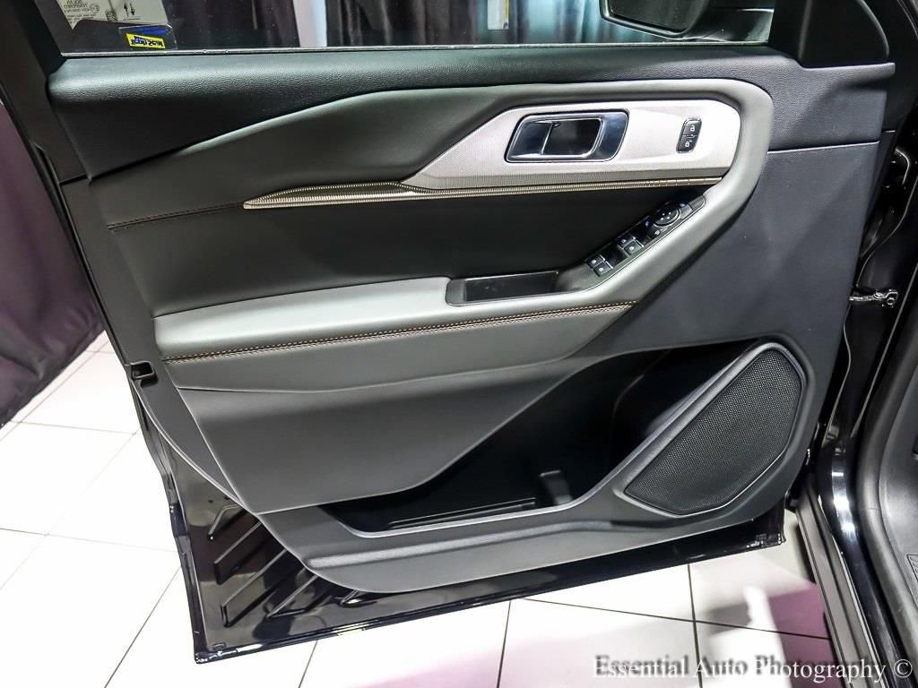 Used 2025 Ford Explorer Active image 24