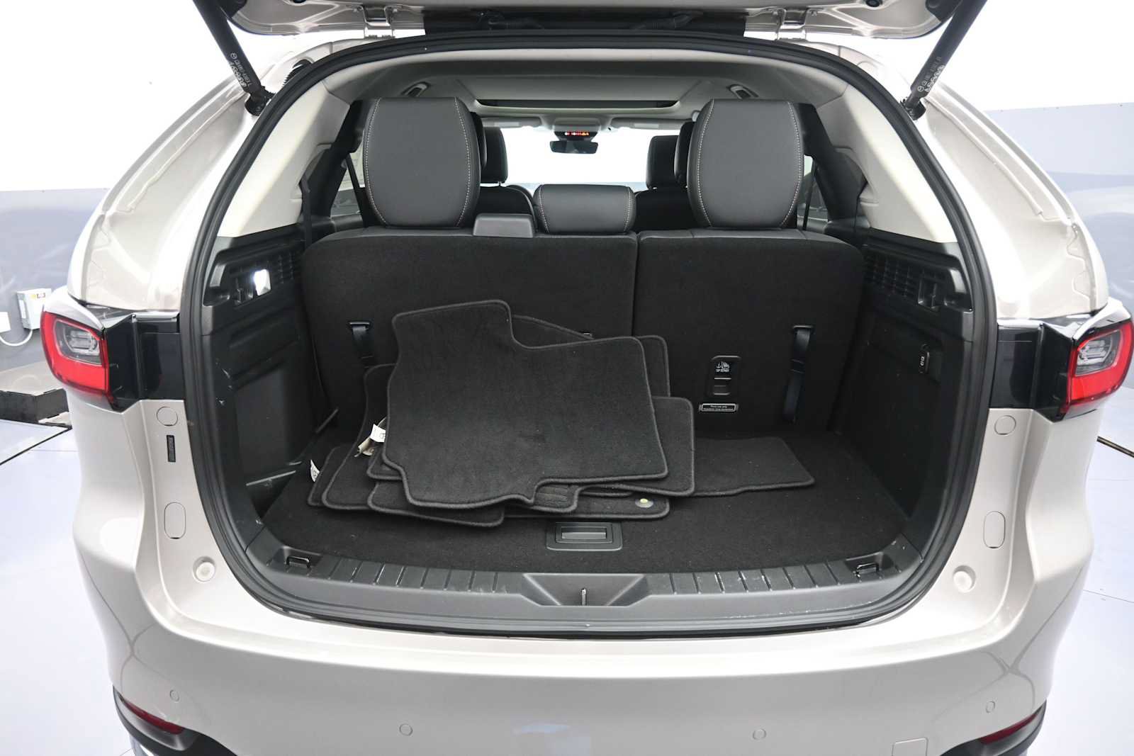 Used 2024 MAZDA CX-90 3.3 Turbo w/ Premium Package AWD/4WD image 24