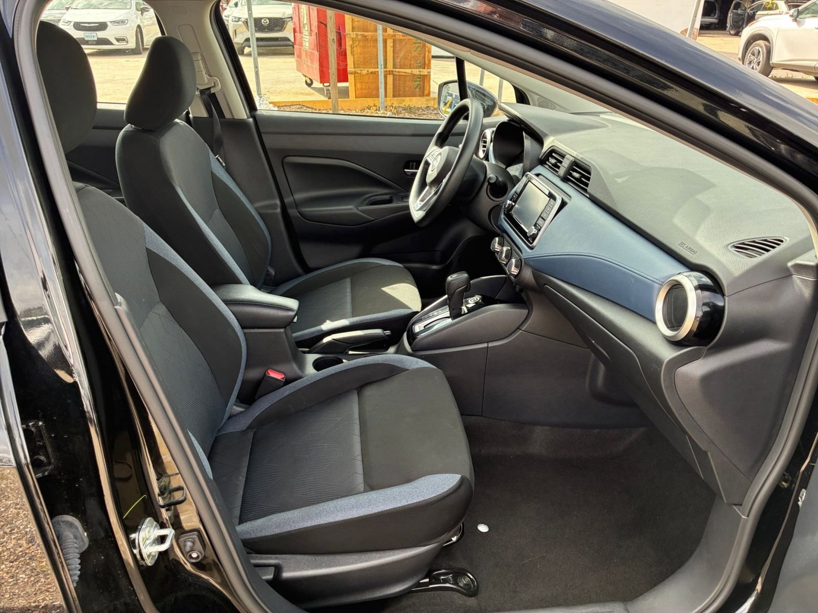 Used 2025 Nissan Versa SV image 28