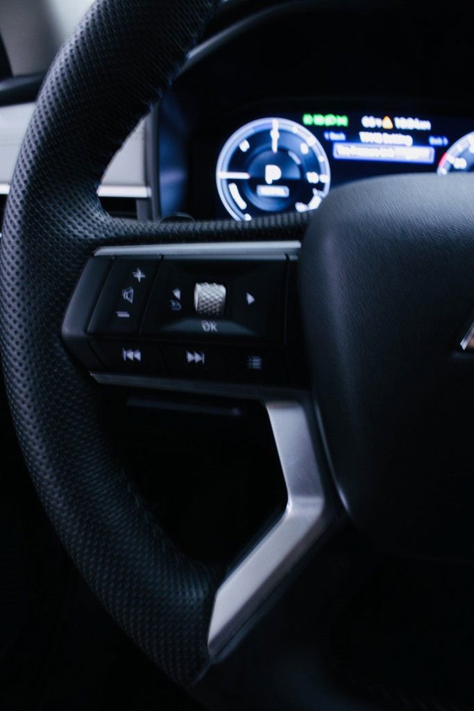 Used 2023 Mitsubishi Outlander SEL image 13